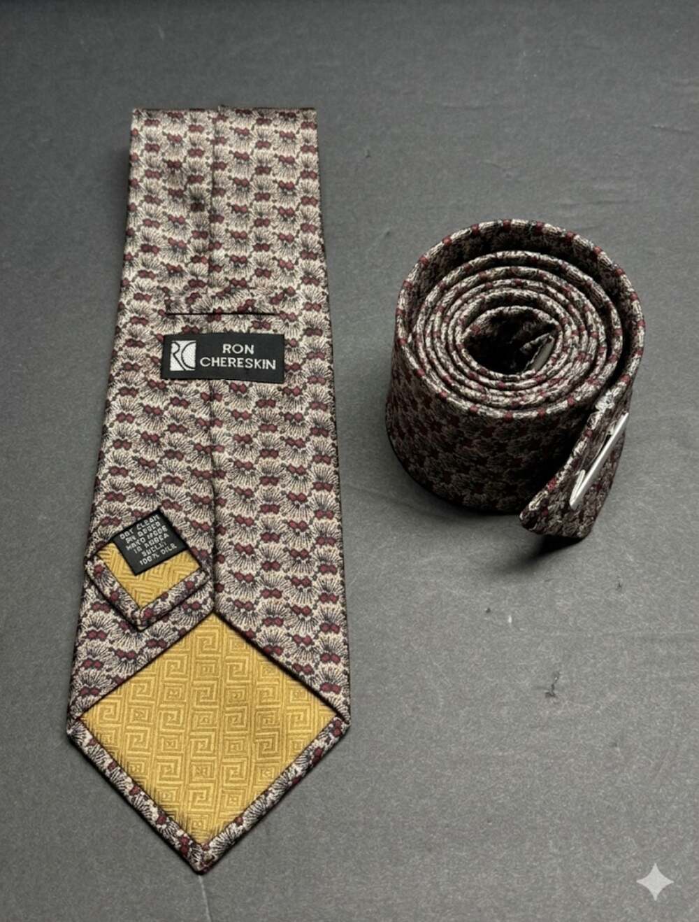 Ron Chereskin 100% Silk Geometric Pattern Necktie
